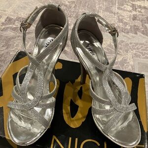 Fioni Night classy silver strappy high heels. Size 5.5